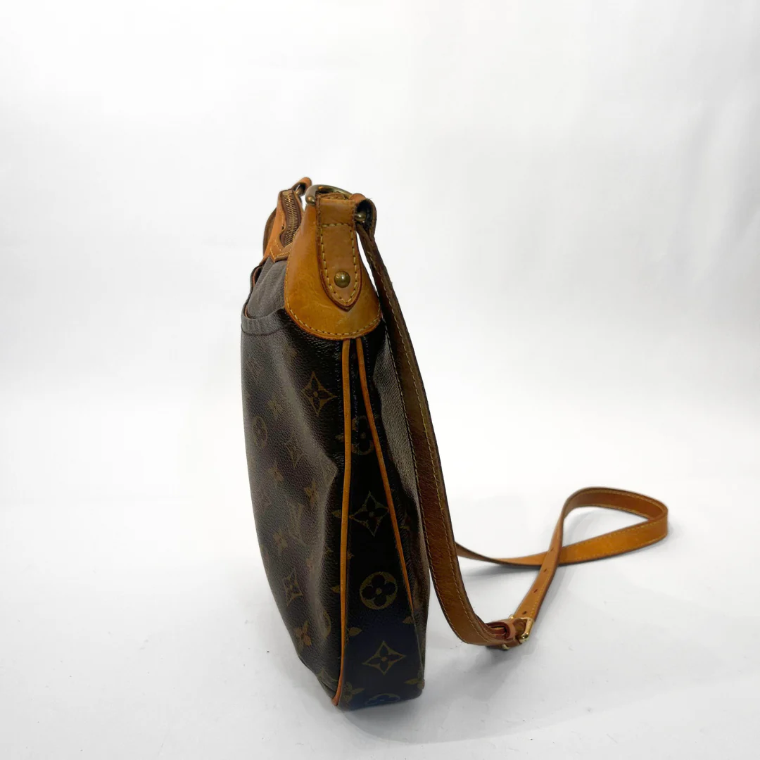 Louis Vuitton Louis Vuitton Odeon PM Monogram Canvas - Crossbody bags - Etoile Luxury Vintage