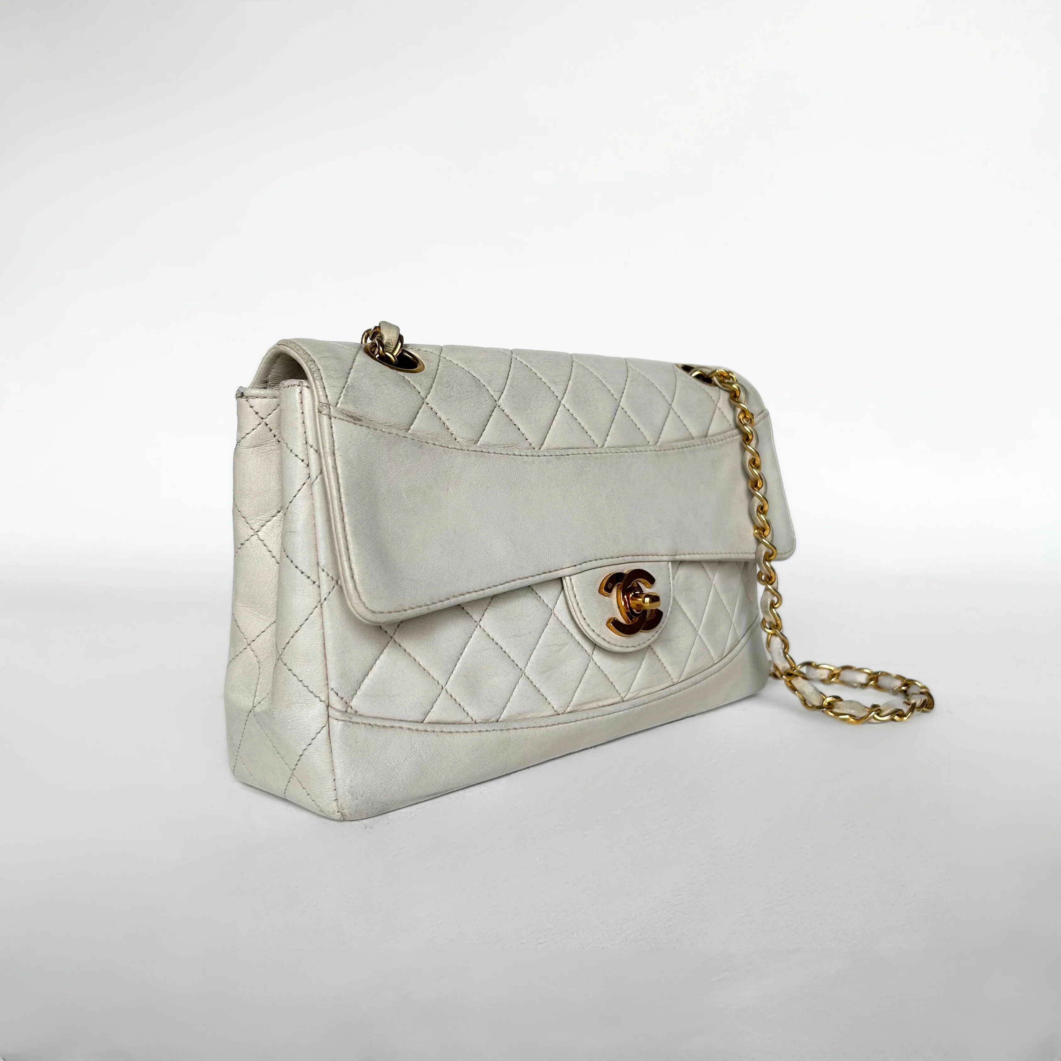 Chanel IG SALE: Chanel Seasonal Diana Single Flap Bag Medium Lambskin Leather - Shoulder bags - Etoile Luxury Vintage