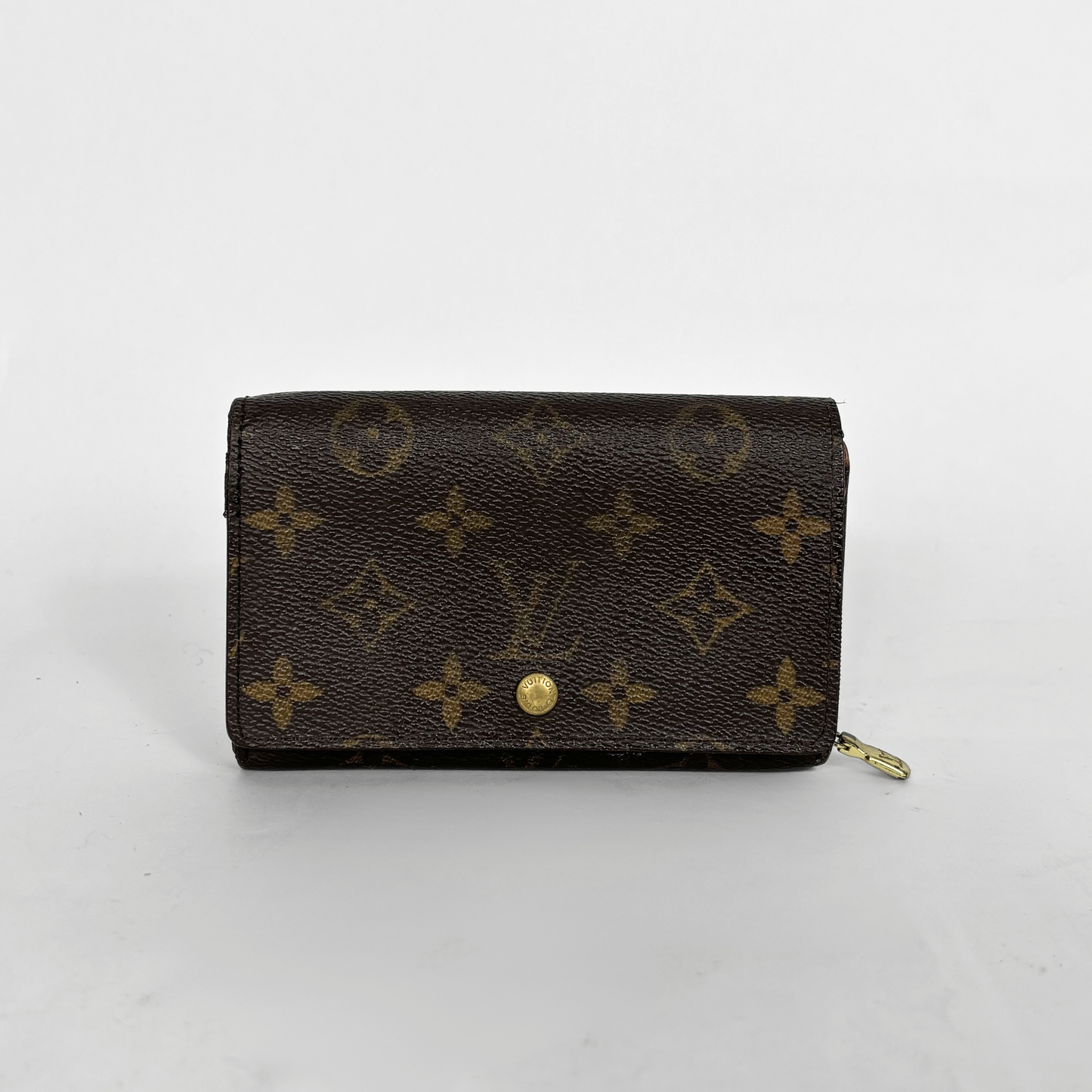Louis Vuitton wallet in monogram canvas with a snap-button closure