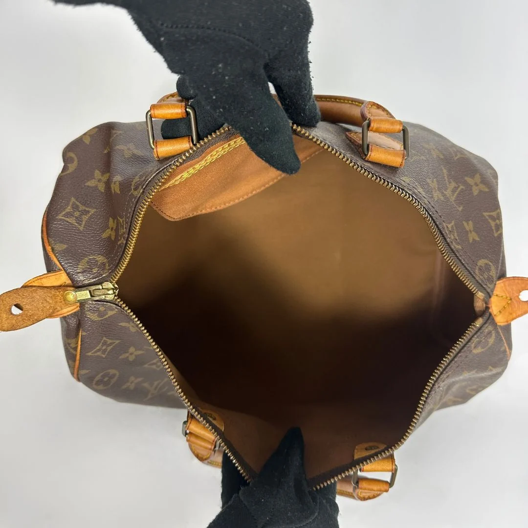 Louis Vuitton Speedy 35 on a white background