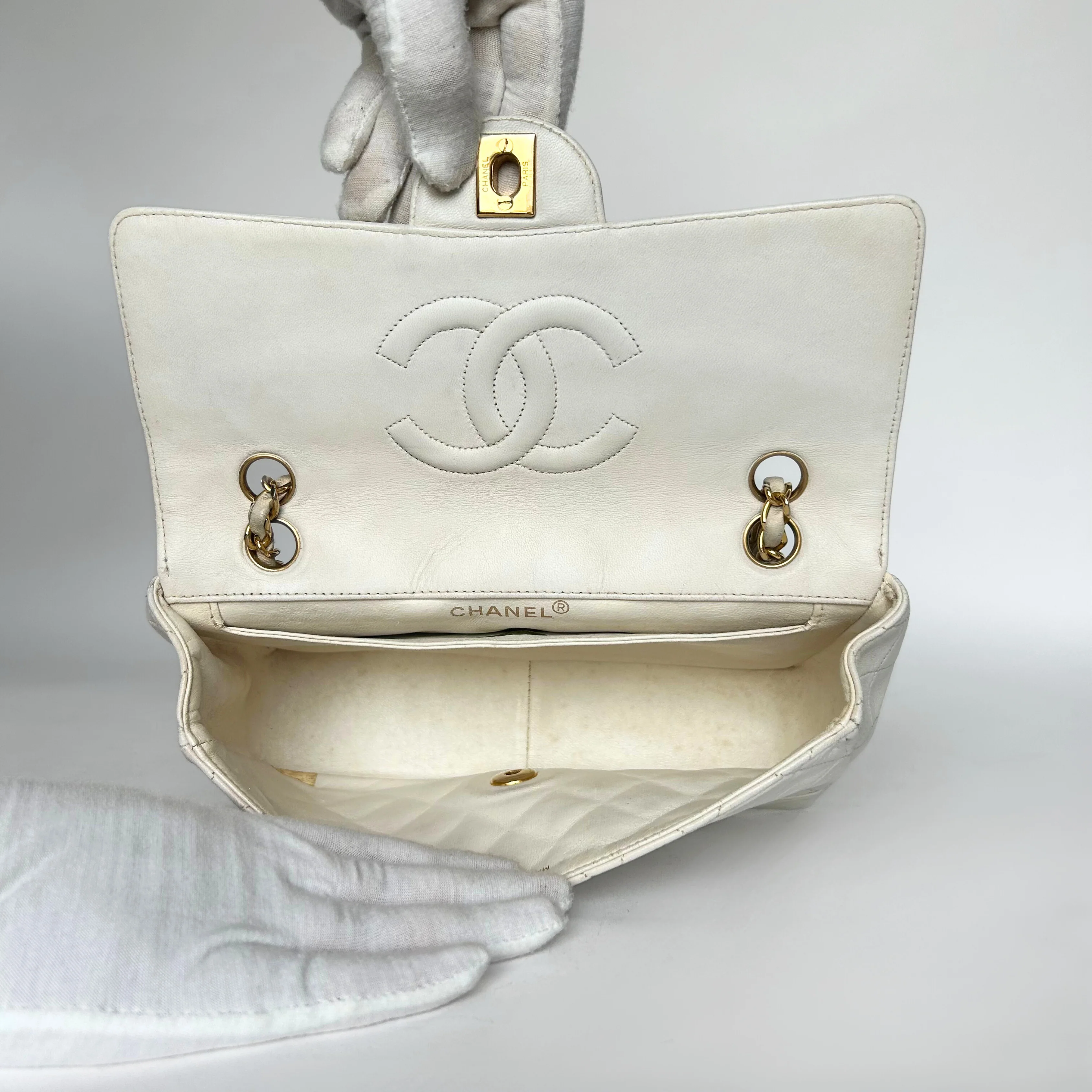 Chanel IG SALE: Chanel Seasonal Diana Single Flap Bag Medium Lambskin Leather - Shoulder bags - Etoile Luxury Vintage