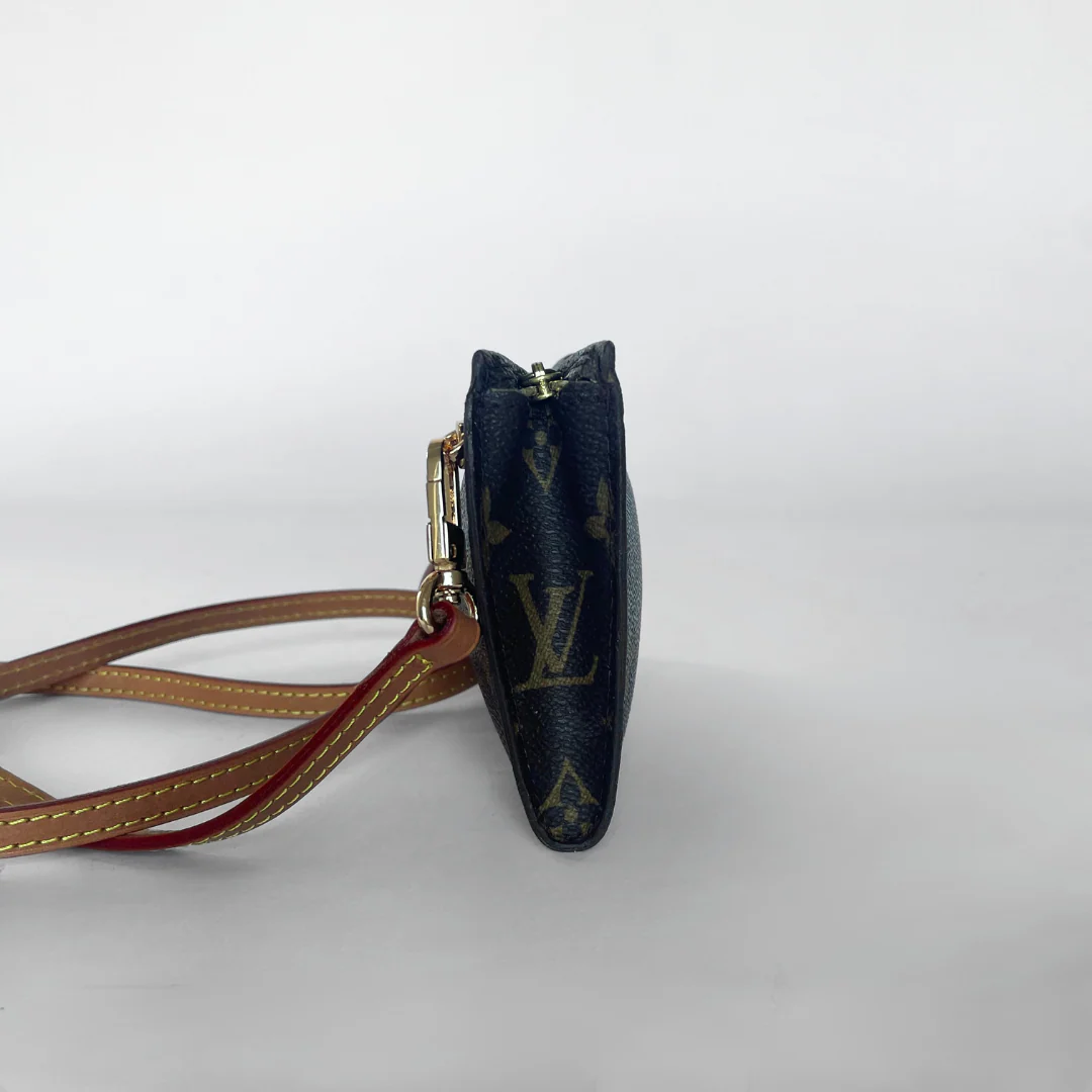 Louis Vuitton Louis Vuitton Pouch Monogram Canvas - Crossbody bags - Etoile Luxury Vintage