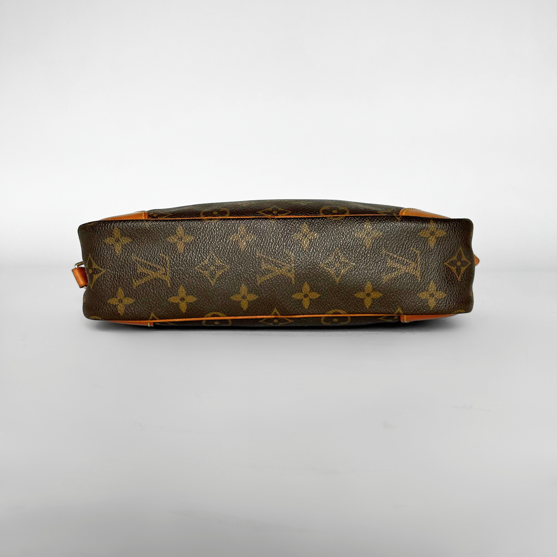 Louis Vuitton Louis Vuitton Trocadero Monogram Canvas - Crossbody bags - Etoile Luxury Vintage