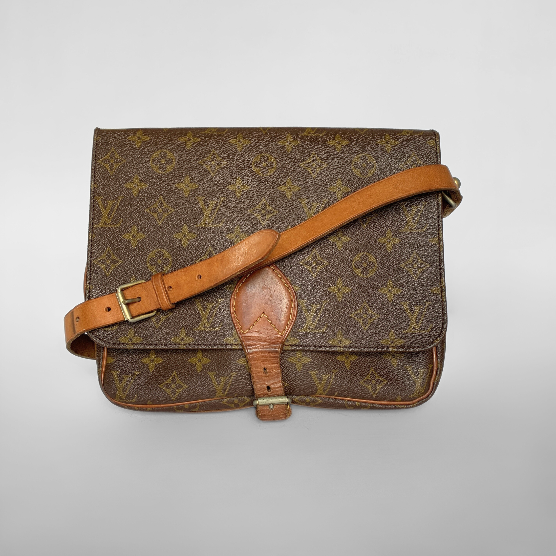 Louis Vuitton Louis Vuitton Cartouchiegrave;re GM Monogram Canvas - Crossbody bags - Etoile Luxury Vintage