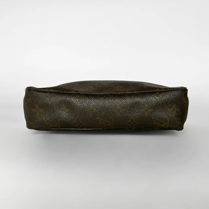 Louis Vuitton Louis Vuitton Toiletry Bag Monogram Canvas - Toiletry bags - Etoile Luxury Vintage