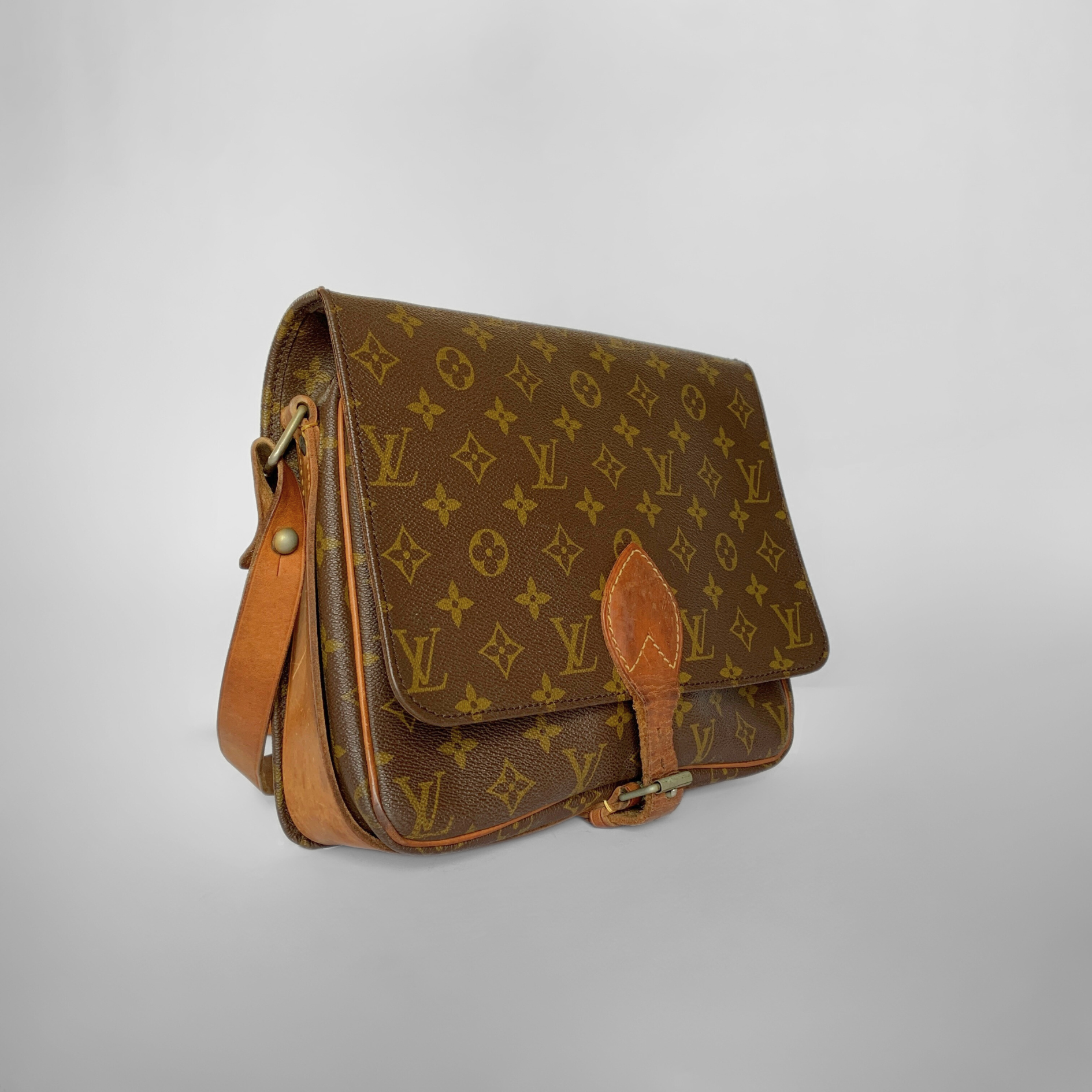 Louis Vuitton Louis Vuitton Cartouchiegrave;re GM Monogram Canvas - Crossbody bags - Etoile Luxury Vintage