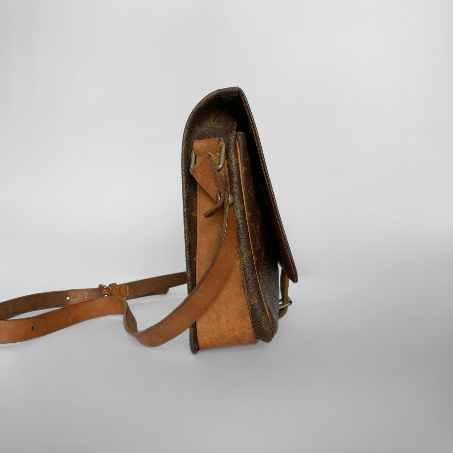 Louis Vuitton Louis Vuitton Cartouchiegrave;re GM Monogram Canvas - Crossbody bags - Etoile Luxury Vintage