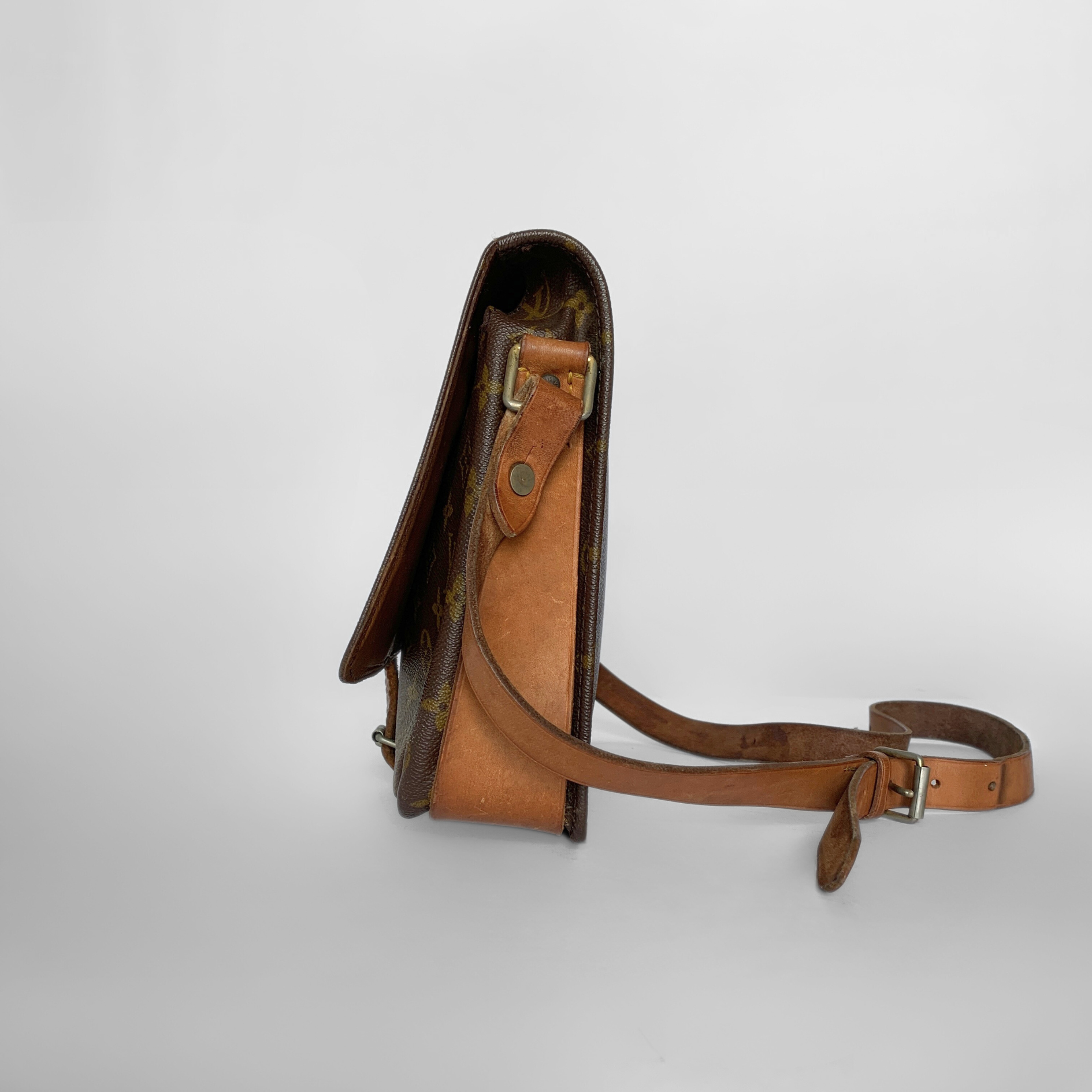 Louis Vuitton Louis Vuitton Cartouchiegrave;re GM Monogram Canvas - Crossbody bags - Etoile Luxury Vintage