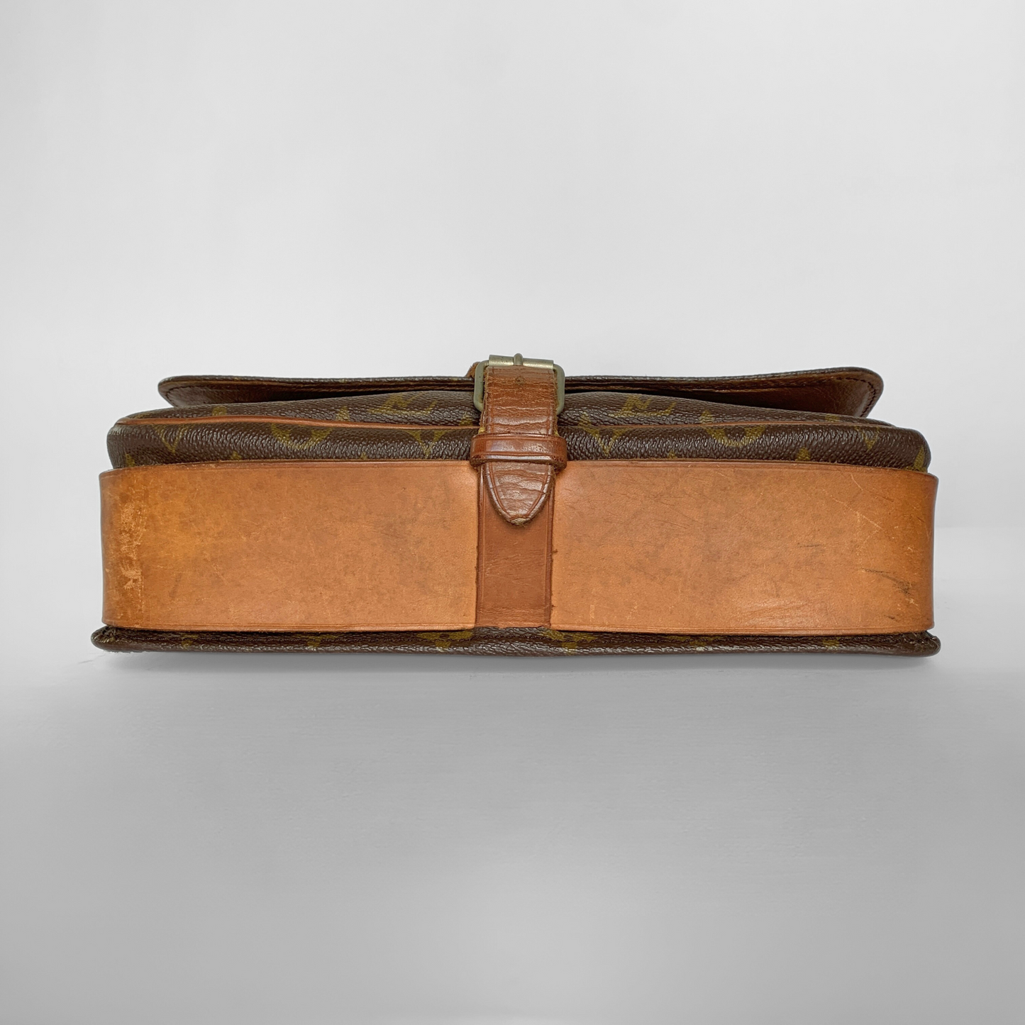 Louis Vuitton Louis Vuitton Cartouchiegrave;re GM Monogram Canvas - Crossbody bags - Etoile Luxury Vintage