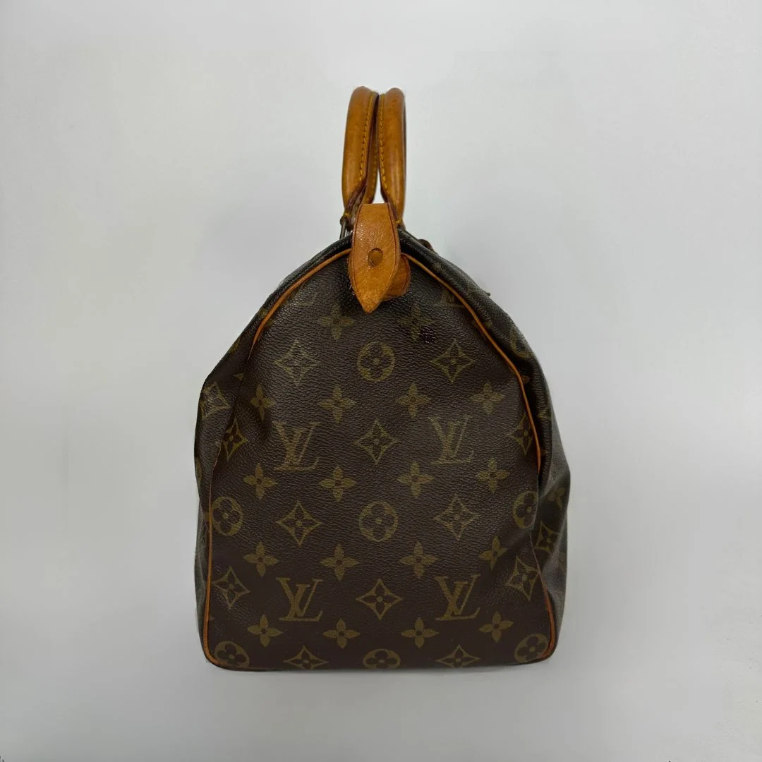 Louis Vuitton Speedy 35 on a white background