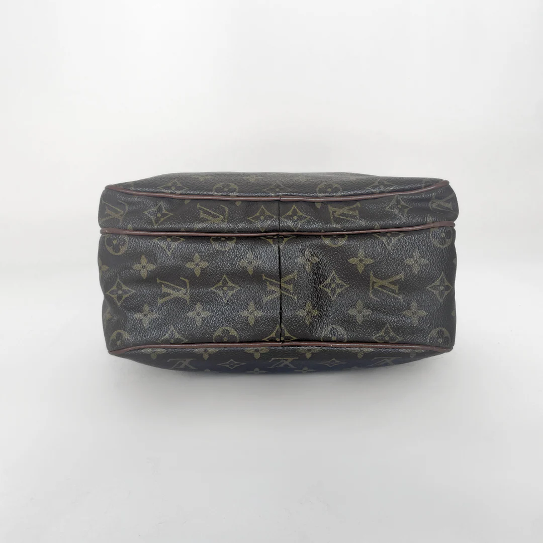 Louis Vuitton Louis Vuitton Nile Monogram Canvas - Crossbody bags - Etoile Luxury Vintage
