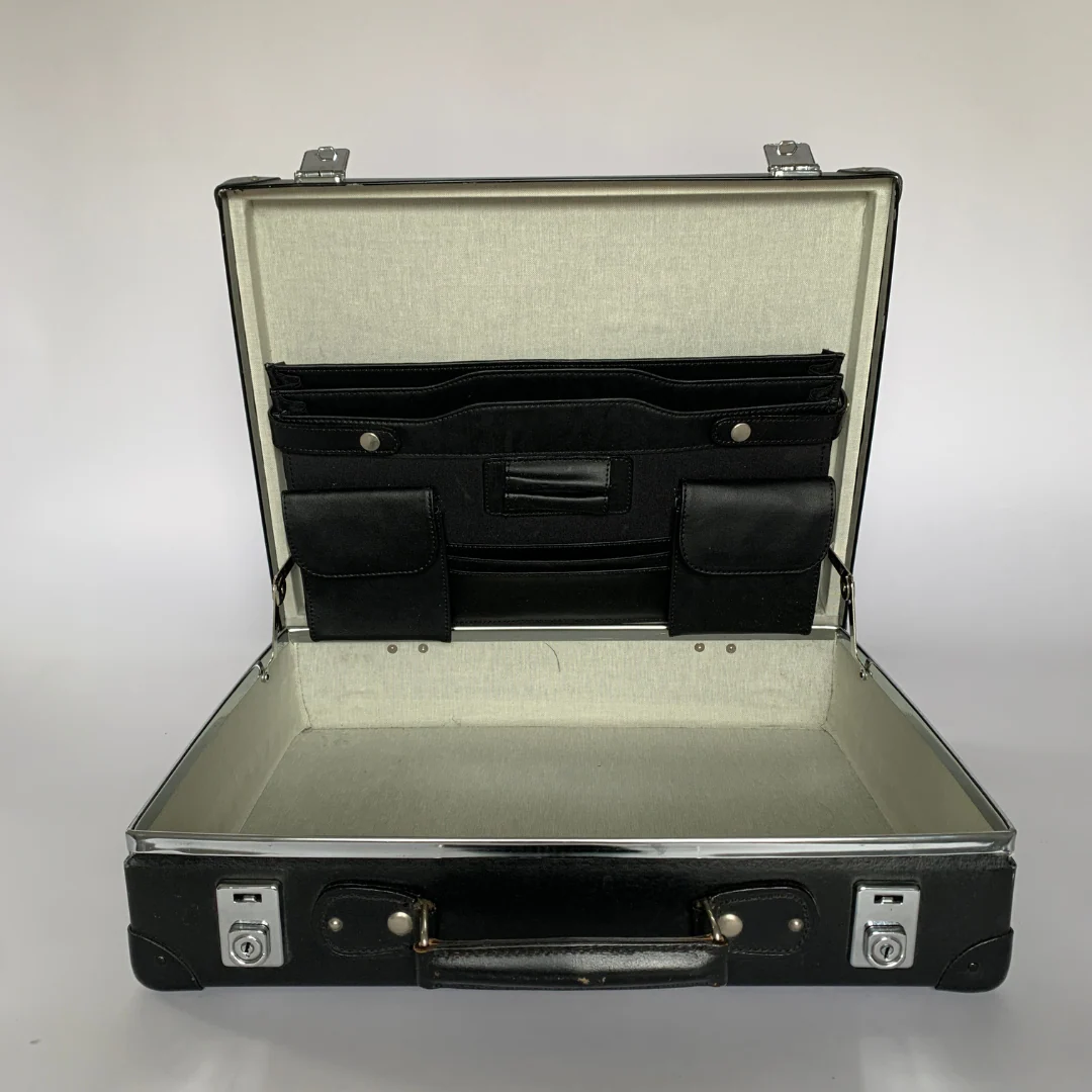 Globe Trotter Globe Trotter Suitcase Leather - Travel bags - Etoile Luxury Vintage
