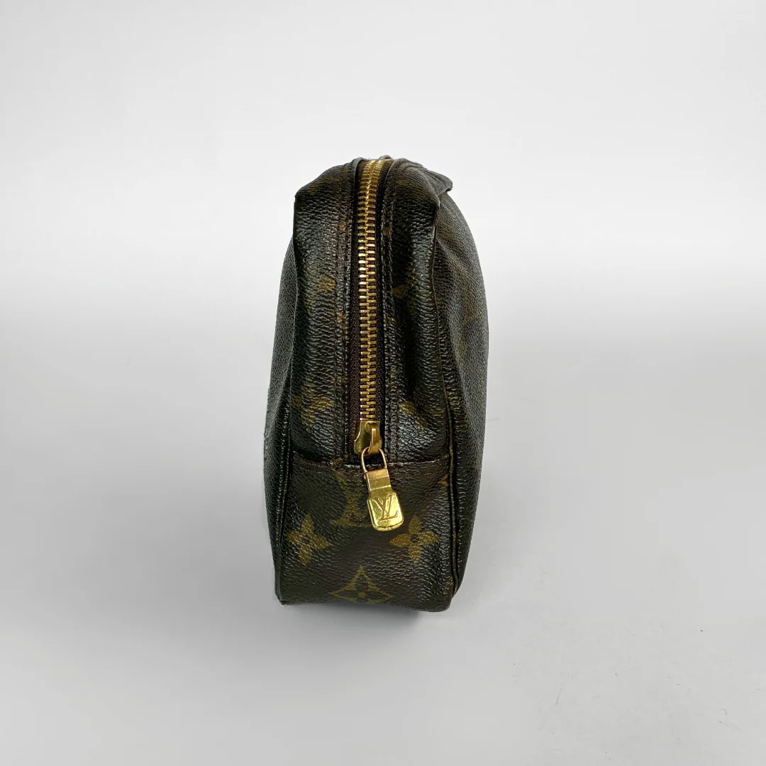 Louis Vuitton Louis Vuitton Toiletry Bag Monogram Canvas - Toiletry bags - Etoile Luxury Vintage