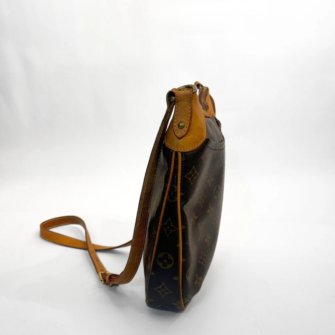 Louis Vuitton Louis Vuitton Odeon PM Monogram Canvas - Crossbody bags - Etoile Luxury Vintage